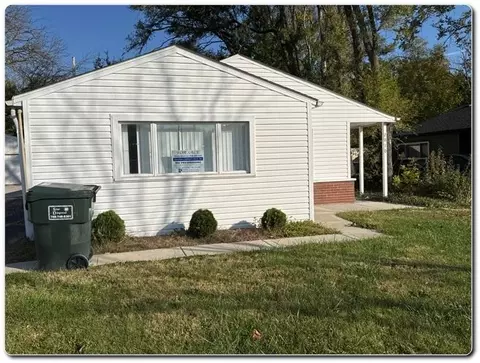2810 Lexington Dr, Hazel Crest, IL 60429