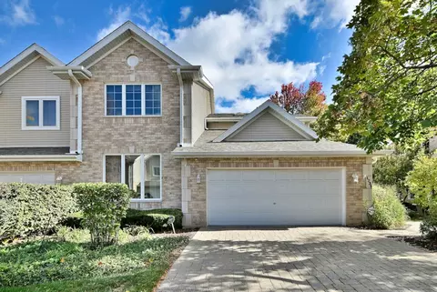 1735 Park Ridge Pt, Park Ridge, IL 60068