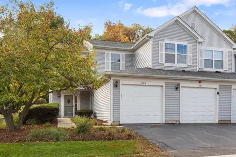 1203 Brookdale Dr, Carpentersville, IL 60110