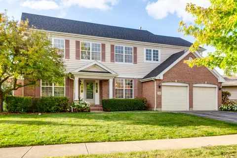 1728 Stanwich Rd, Vernon Hills, IL 60061