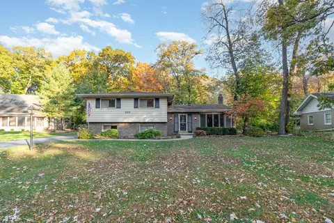 160 E Forest Ln, Palatine, IL 60067
