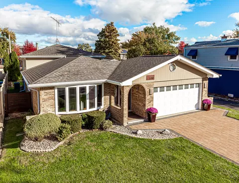 5710 W 89th Pl, Oak Lawn, IL 60453