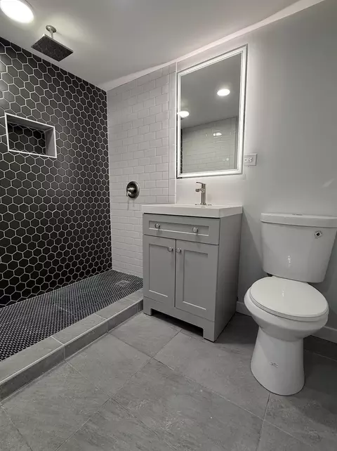 Bath - 16879 Head Ave, Hazel Crest, IL 60429 photo 6 of 6