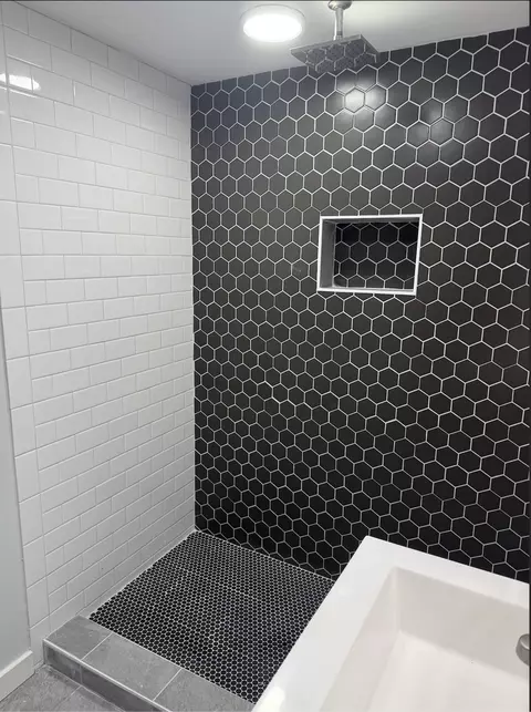Bath - 16879 Head Ave, Hazel Crest, IL 60429 photo 5 of 6