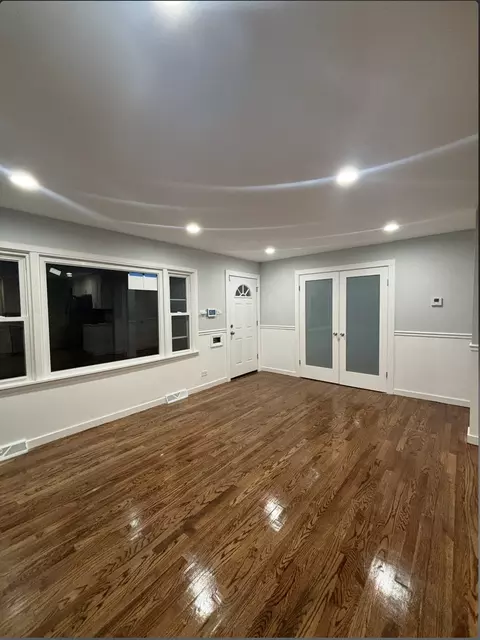 Living - 16879 Head Ave, Hazel Crest, IL 60429 photo 6 of 8