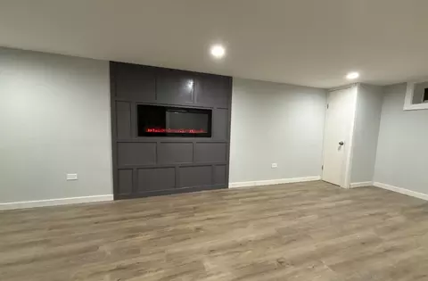 Living - 16879 Head Ave, Hazel Crest, IL 60429 photo 4 of 8