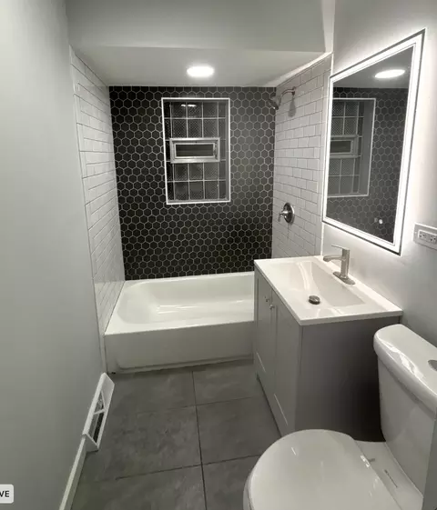 Bath - 16879 Head Ave, Hazel Crest, IL 60429 photo 1 of 6