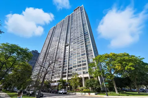 2800 N Lake Shore Dr #305, Chicago, IL 60657