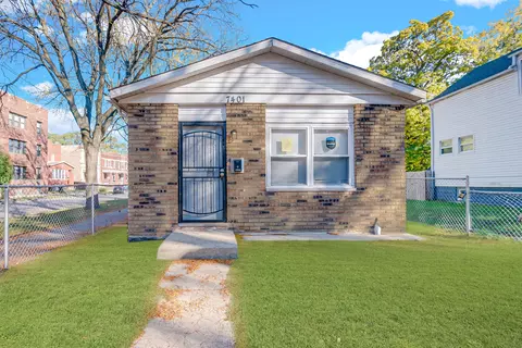 7401 S Blackstone Ave, Chicago, IL 60619