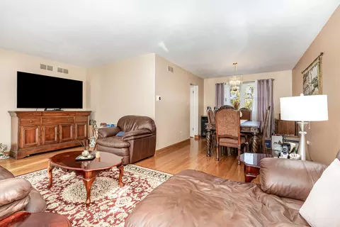 Living - 19638 Glennell Ave, Mokena, IL 60448 photo 3 of 6