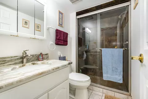 Bath - 19638 Glennell Ave, Mokena, IL 60448 photo 1 of 3