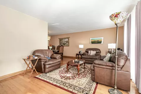 Living - 19638 Glennell Ave, Mokena, IL 60448 photo 4 of 6