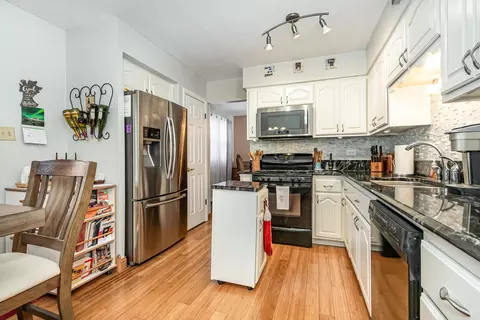 Kitchen - 19638 Glennell Ave, Mokena, IL 60448 photo 3 of 3