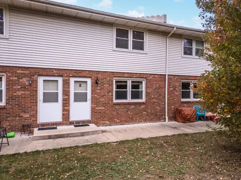 Exterior - 105 E Lincoln St #K, Normal, IL 61761 photo 3 of 9