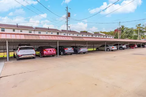 Exterior - 105 E Lincoln St #K, Normal, IL 61761 photo 8 of 9