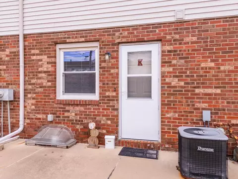 Exterior - 105 E Lincoln St #K, Normal, IL 61761 photo 2 of 9