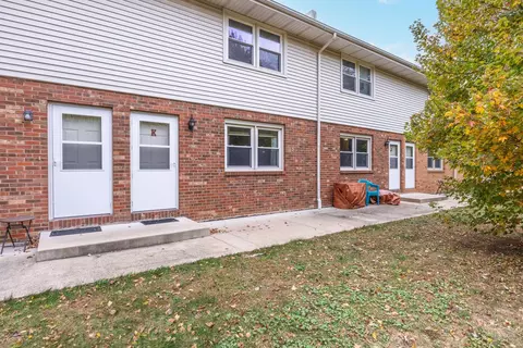 Exterior - 105 E Lincoln St #K, Normal, IL 61761 photo 6 of 9