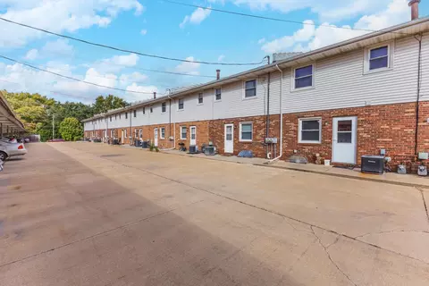 Exterior - 105 E Lincoln St #K, Normal, IL 61761 photo 7 of 9