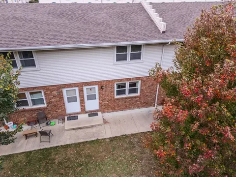 Exterior - 105 E Lincoln St #K, Normal, IL 61761 photo 4 of 9
