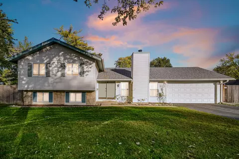5763 Edison Cir, Hanover Park, IL 60133