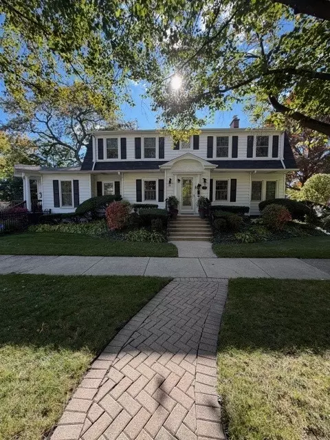 435 Elmore St, Park Ridge, IL 60068