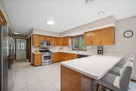 718 Fairview Ln, Bartlett, IL 60103 photo 6
