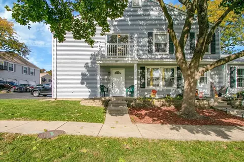 488 Darlene Ln #D, Glendale Heights, IL 60139