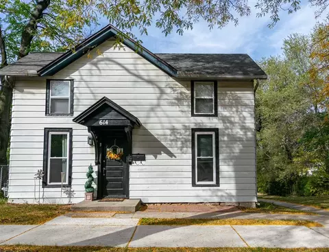 614 N 1st St, Rockford, IL 61107