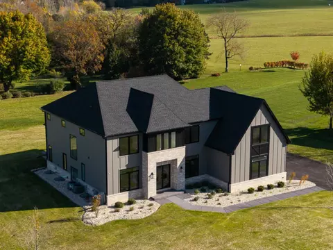 23277 Enclave Ln, Lake Barrington, IL 60010