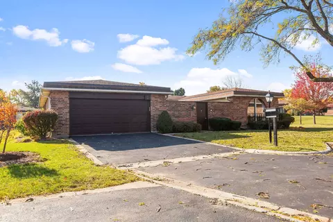 2425 El Cid Ln, Northbrook, IL 60062