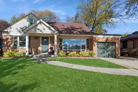 270 Hawthorne Blvd, Glen Ellyn, IL 60137