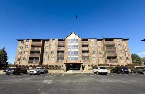 10420 Circle Dr #25B, Oak Lawn, IL 60453