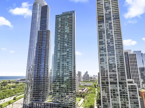 1201 S Prairie Ave #4702, Chicago, IL 60605