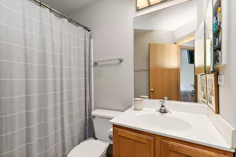 Bath - 2573 Canyon Dr, Plainfield, IL 60586 photo 2 of 2