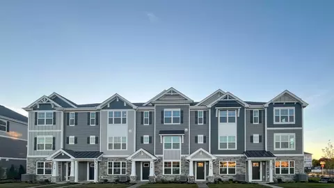 445 Lakeshore Ct, Saint Charles, IL 60174