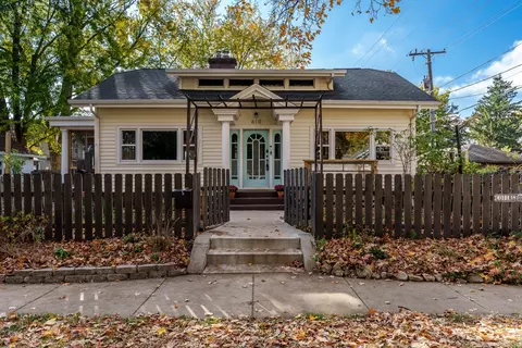 610 Cottage Grove Ave, Rockford, IL 61103