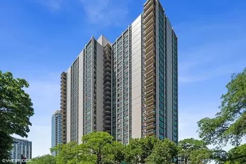 1255 N Sandburg Ter #1707, Chicago, IL 60610