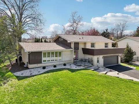 6709 W Menominee Pkwy, Palos Heights, IL 60463