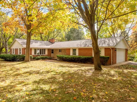 41 W803 Town Hall Rd, Elburn, IL 60119
