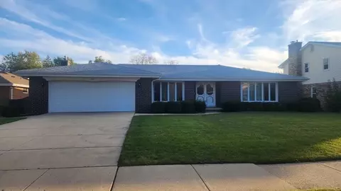 841 Jay Dr, Downers Grove, IL 60516