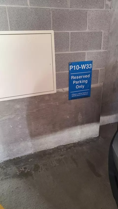 33 W Ontario St #P10-W33, Chicago, IL 60654
