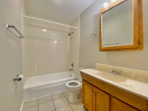 Bath - 3454 E 170th St, Lansing, IL 60438 photo 1 of 2