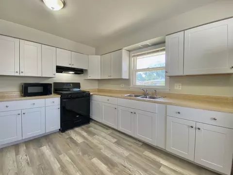 Kitchen - 3454 E 170th St, Lansing, IL 60438 photo 1 of 3