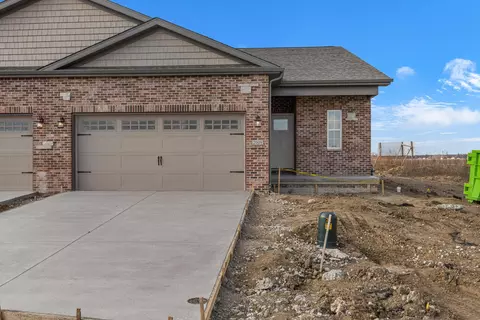2009 Roseland Dr, Mahomet, IL 61853