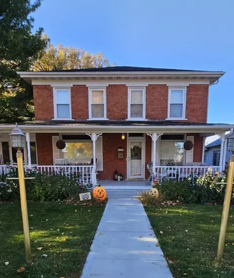 110 W Mason St, Lena, IL 61048