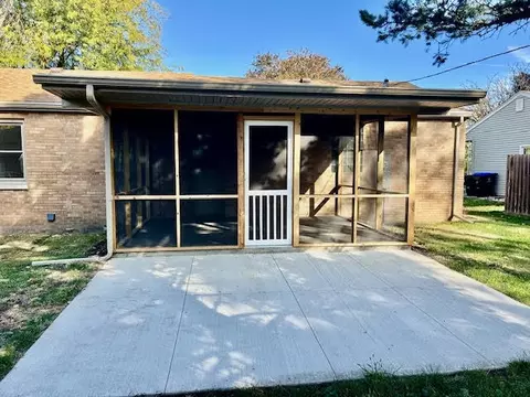 Exterior - 1011 Monroe Dr, Bloomington, IL 61701 photo 4 of 8