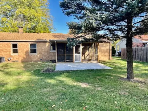 Exterior - 1011 Monroe Dr, Bloomington, IL 61701 photo 7 of 8