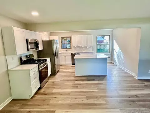 Kitchen - 1011 Monroe Dr, Bloomington, IL 61701 photo 2 of 4