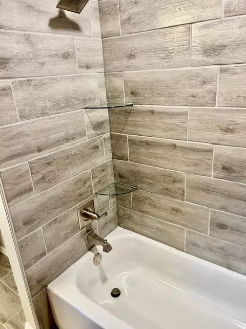 Bath - 1011 Monroe Dr, Bloomington, IL 61701 photo 1 of 3
