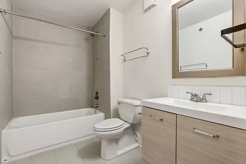 Bath - 215 N Aberdeen St #607B, Chicago, IL 60607 photo 1 of 1